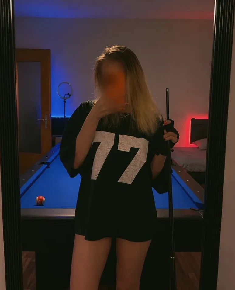 Ailsa, 24