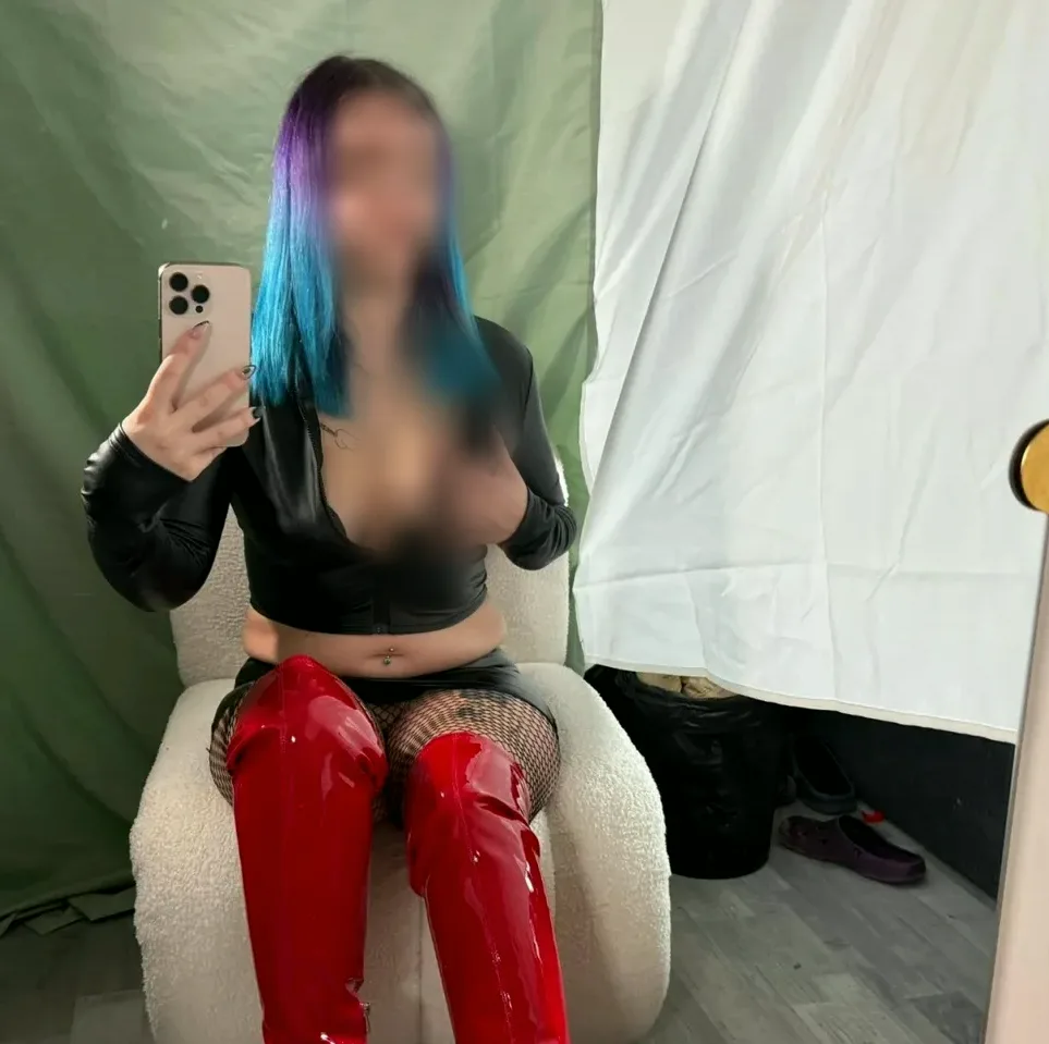Emma, 27