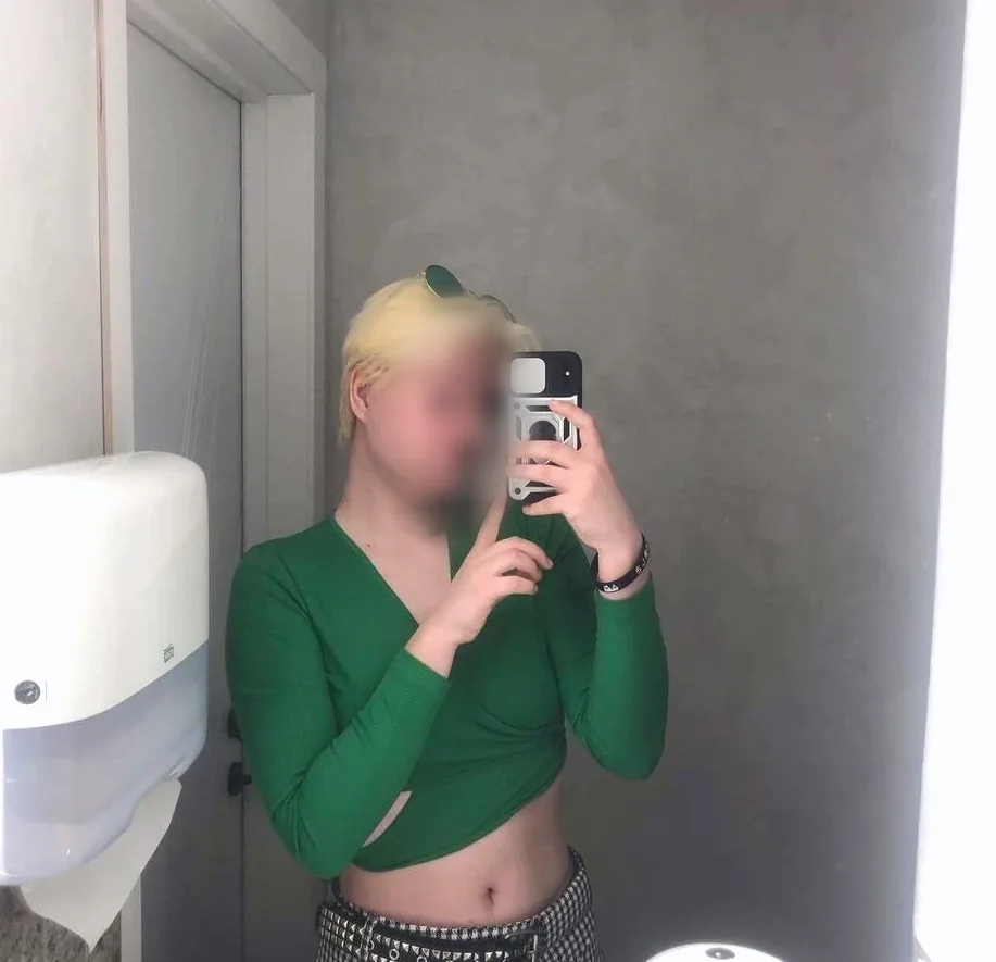 Mhairi, 20