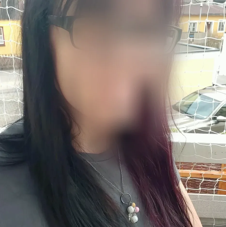 Toni, 37